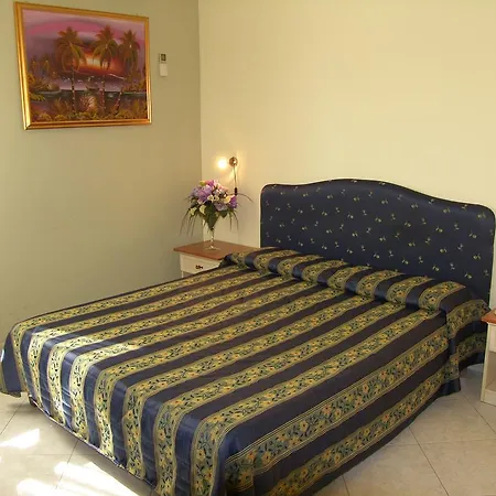 Genius Hotel
